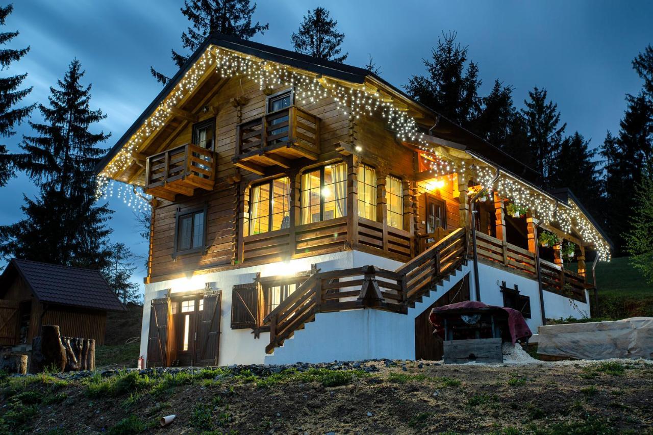 Tulean Cabin Săcel Esterno foto