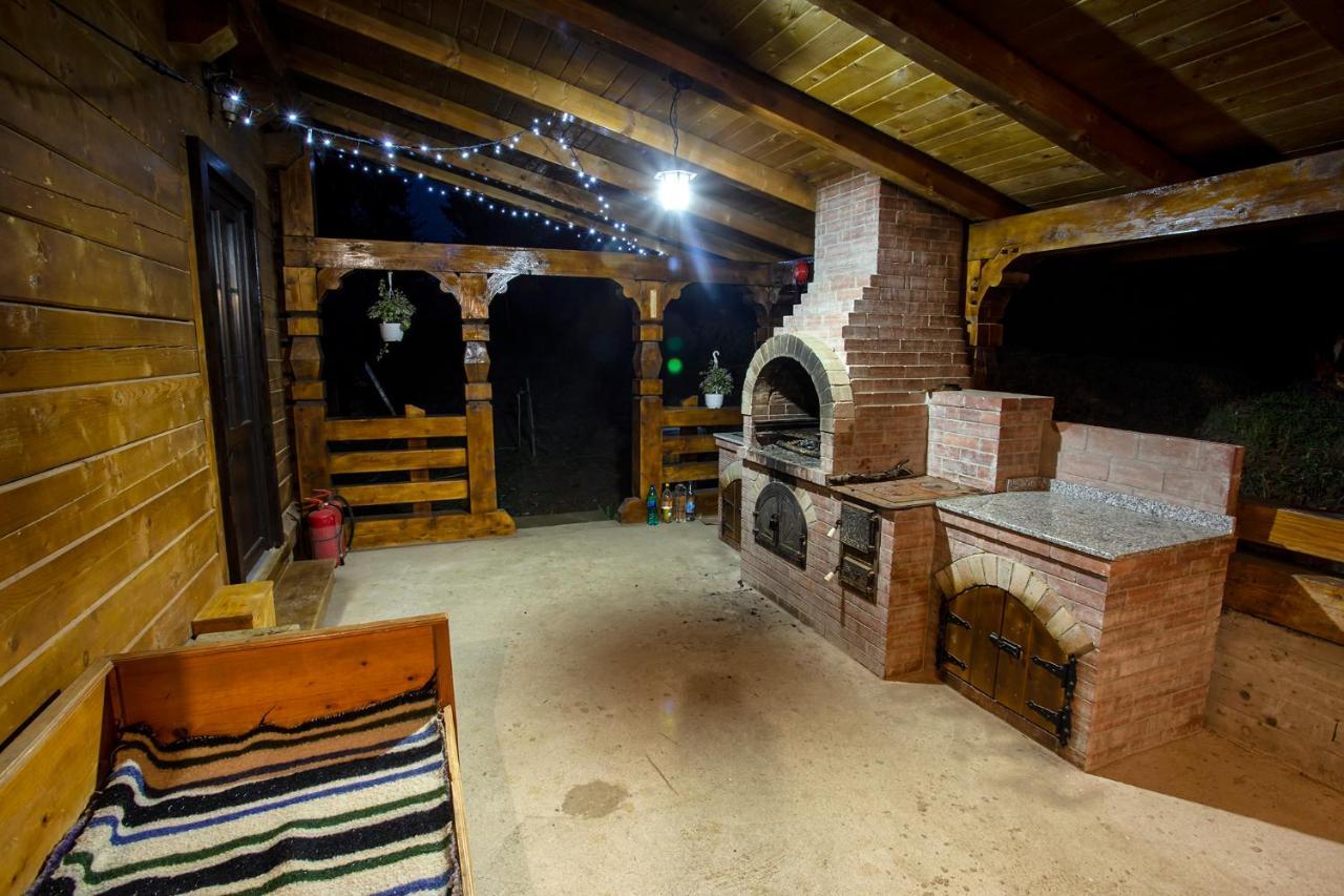 Tulean Cabin Săcel Esterno foto