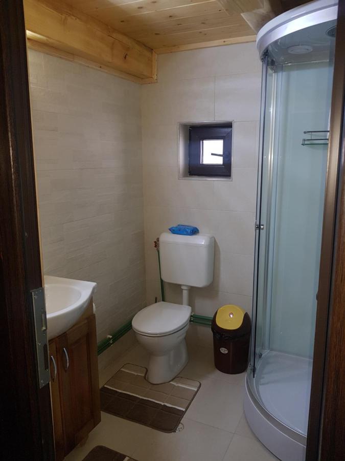 Tulean Cabin Săcel Esterno foto