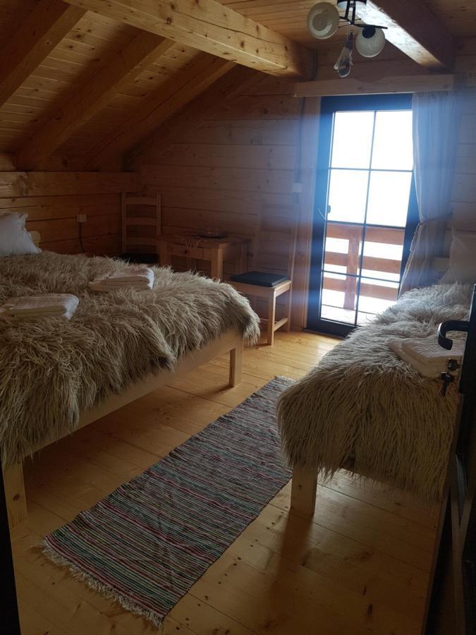 Tulean Cabin Săcel Esterno foto