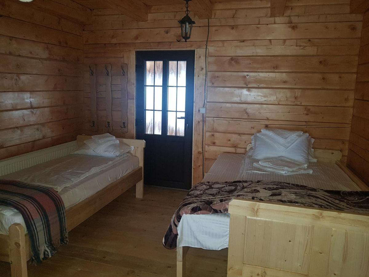 Tulean Cabin Săcel Esterno foto