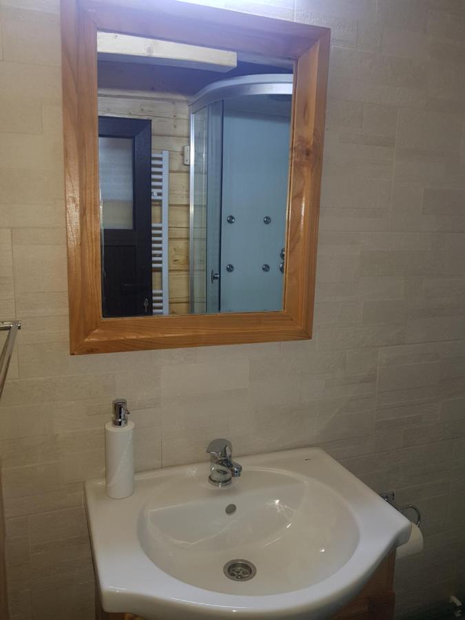 Tulean Cabin Săcel Esterno foto
