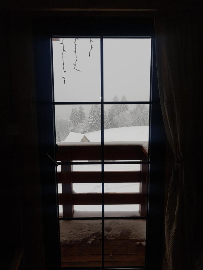 Tulean Cabin Săcel Esterno foto
